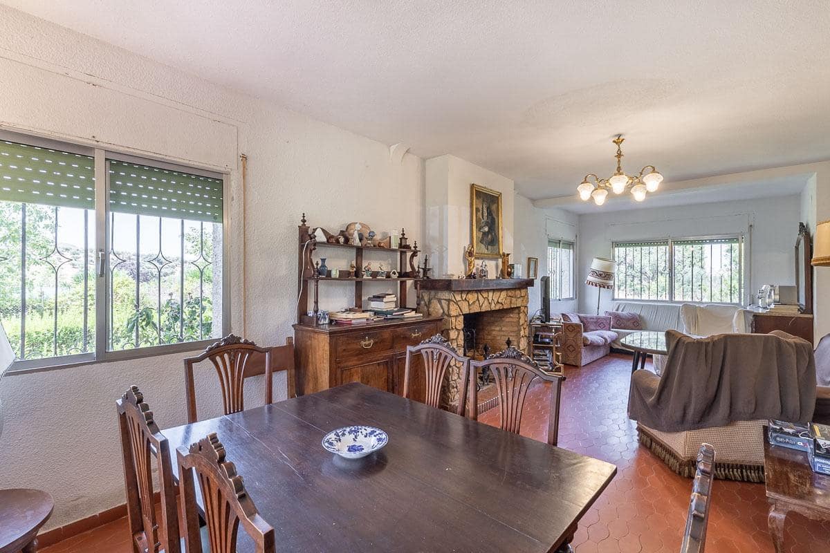 6 bedroom Villa for sale in Dilar with garage - € 350,000 (Ref: 8437144)