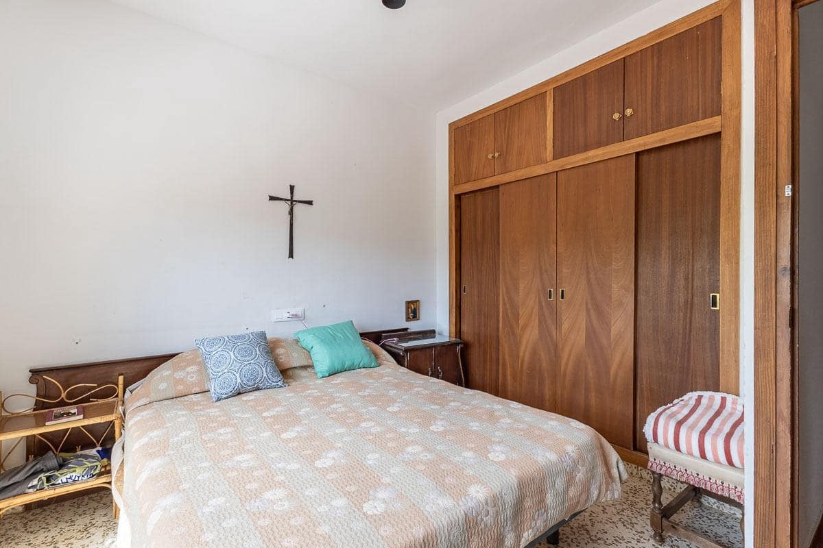 6 bedroom Villa for sale in Dilar with garage - € 350,000 (Ref: 8437144)