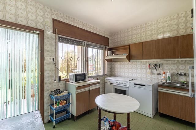 6 slaapkamer Villa te koop in Dílar met garage - € 350.000 (Ref: 8437144)