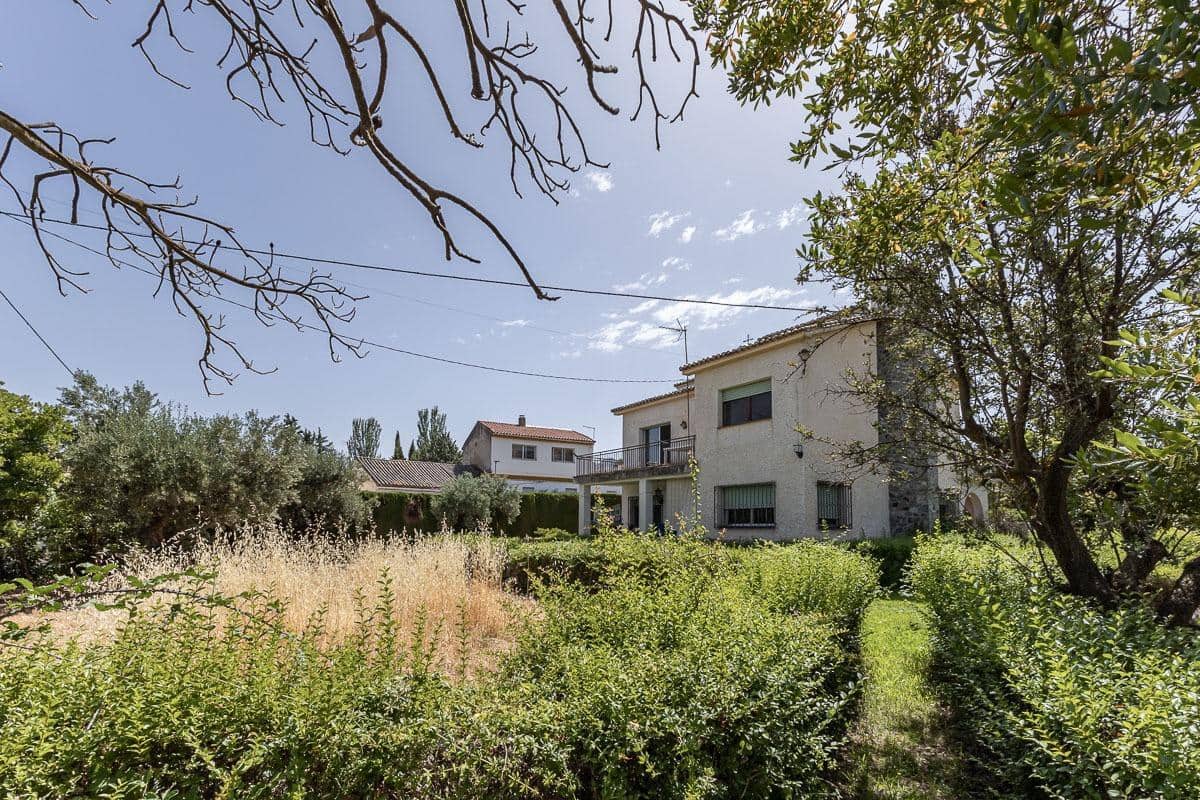 6 bedroom Villa for sale in Dilar with garage - € 350,000 (Ref: 8437144)