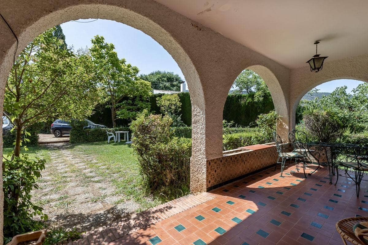 6 bedroom Villa for sale in Dilar with garage - € 350,000 (Ref: 8437144)