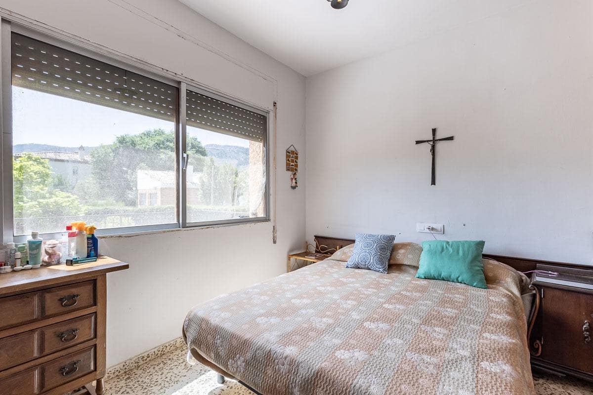 6 bedroom Villa for sale in Dilar with garage - € 350,000 (Ref: 8437144)