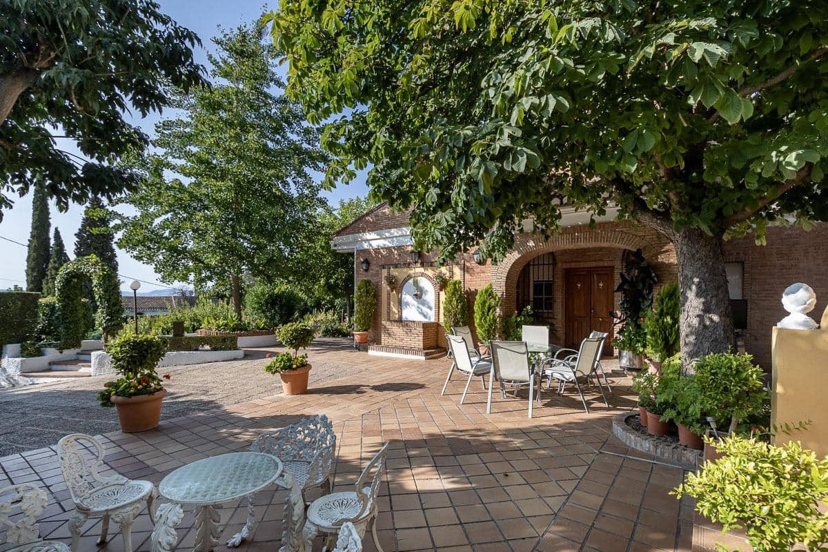 4 bedroom Villa for sale in La Zubia with pool - € 650,000 (Ref: 8438810)