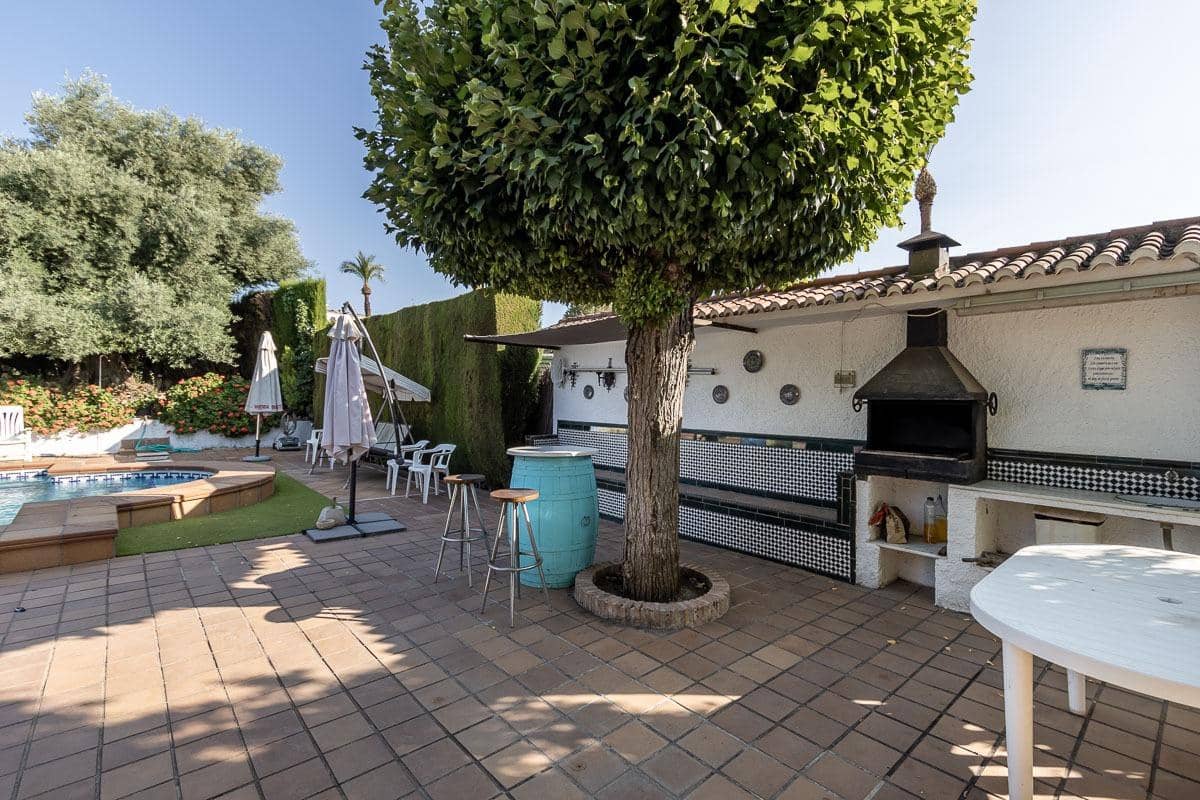 4 bedroom Villa for sale in La Zubia with pool - € 650,000 (Ref: 8438810)