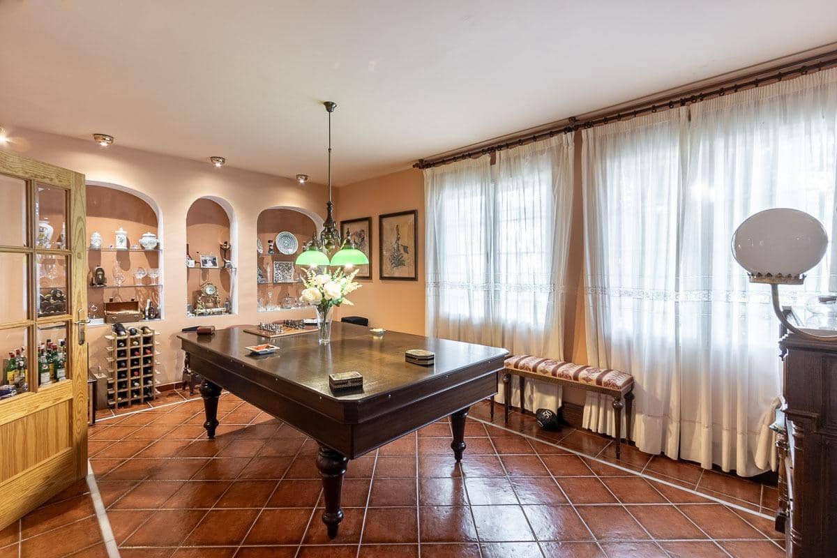 4 bedroom Villa for sale in La Zubia with pool - € 650,000 (Ref: 8438810)