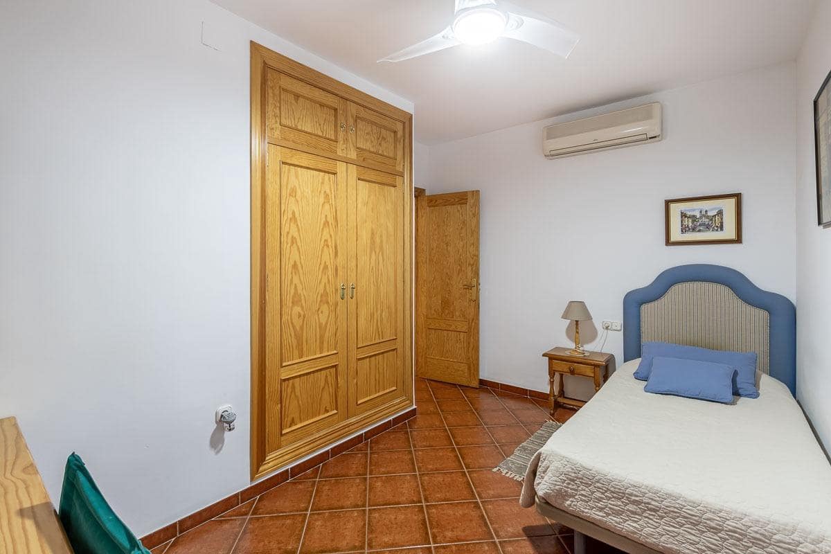 4 bedroom Villa for sale in La Zubia with pool - € 650,000 (Ref: 8438810)