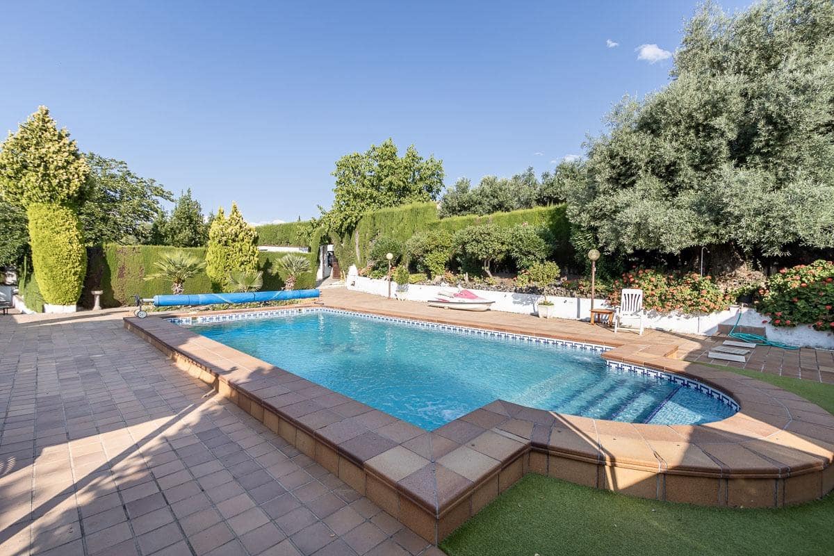 4 bedroom Villa for sale in La Zubia with pool - € 650,000 (Ref: 8438810)