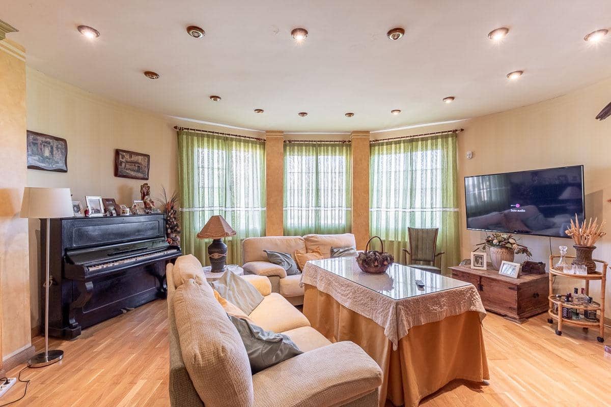 4 soveværelse Villa til salg i Iznalloz med swimmingpool garage - € 398.000 (Ref: 8536677)