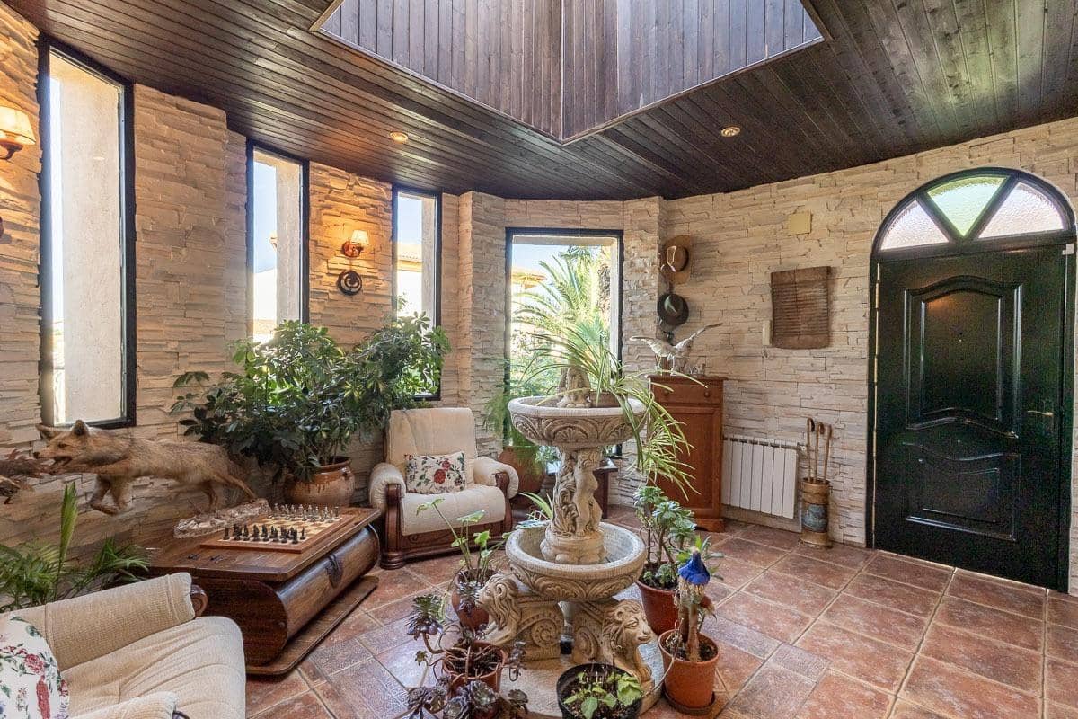 4 soveværelse Villa til salg i Iznalloz med swimmingpool garage - € 398.000 (Ref: 8536677)