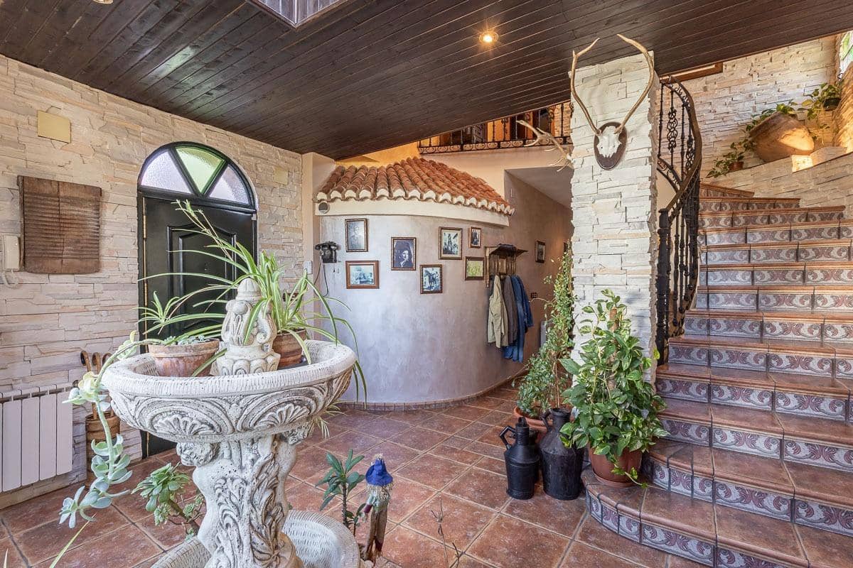 4 soveværelse Villa til salg i Iznalloz med swimmingpool garage - € 398.000 (Ref: 8536677)