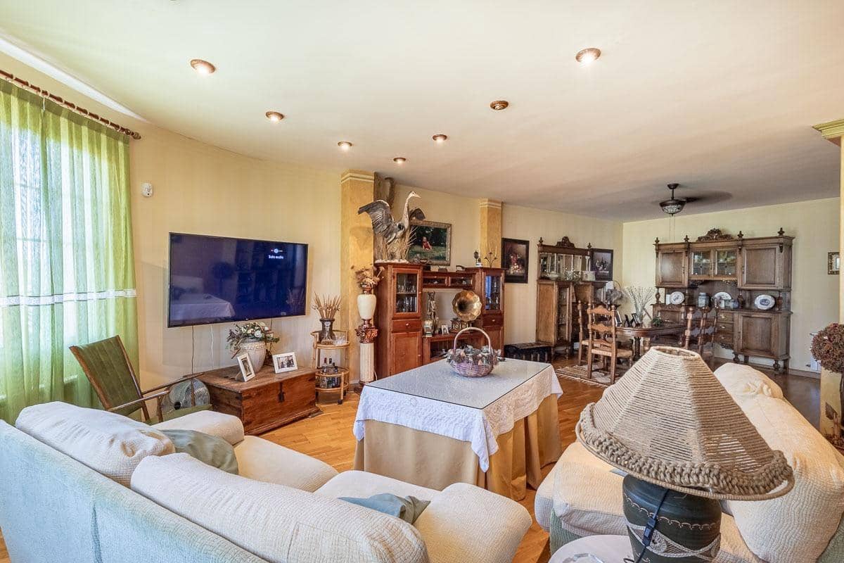 4 soveværelse Villa til salg i Iznalloz med swimmingpool garage - € 398.000 (Ref: 8536677)