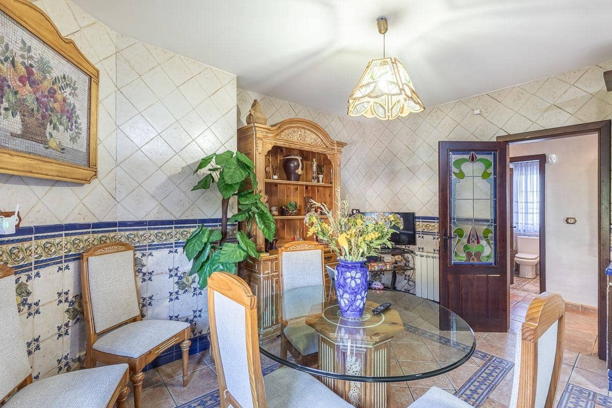 4 soveværelse Villa til salg i Iznalloz med swimmingpool garage - € 398.000 (Ref: 8536677)