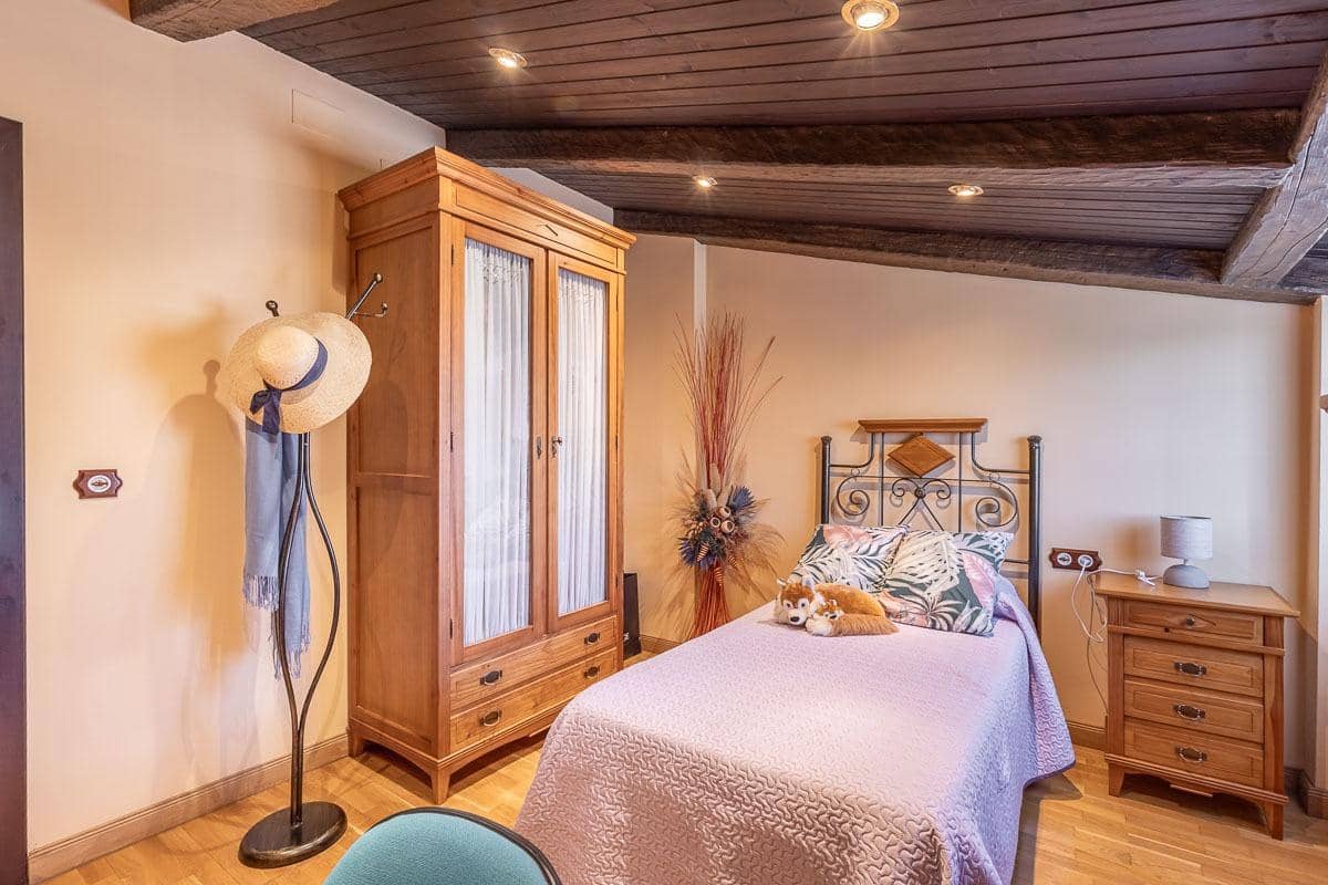 4 soveværelse Villa til salg i Iznalloz med swimmingpool garage - € 398.000 (Ref: 8536677)