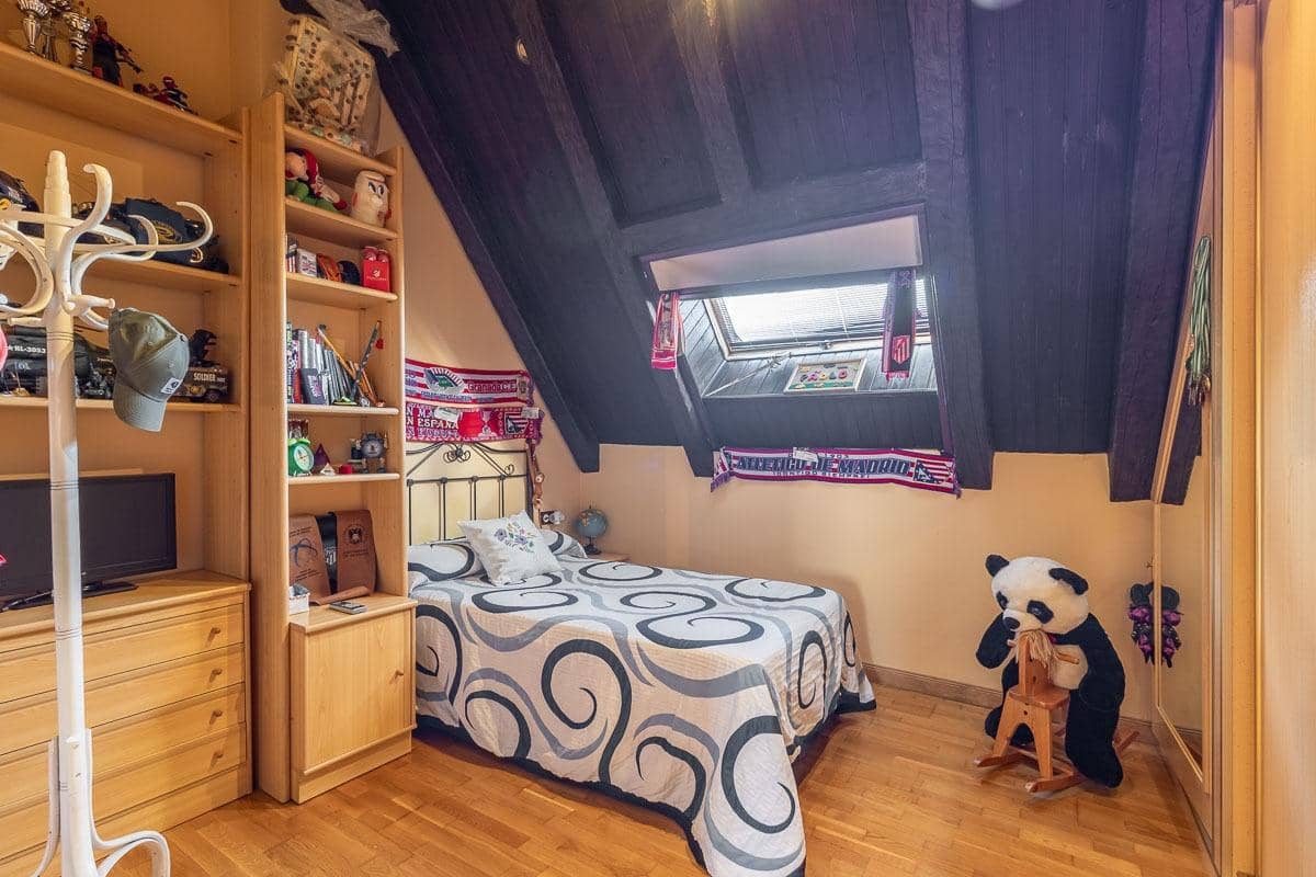 4 soveværelse Villa til salg i Iznalloz med swimmingpool garage - € 398.000 (Ref: 8536677)