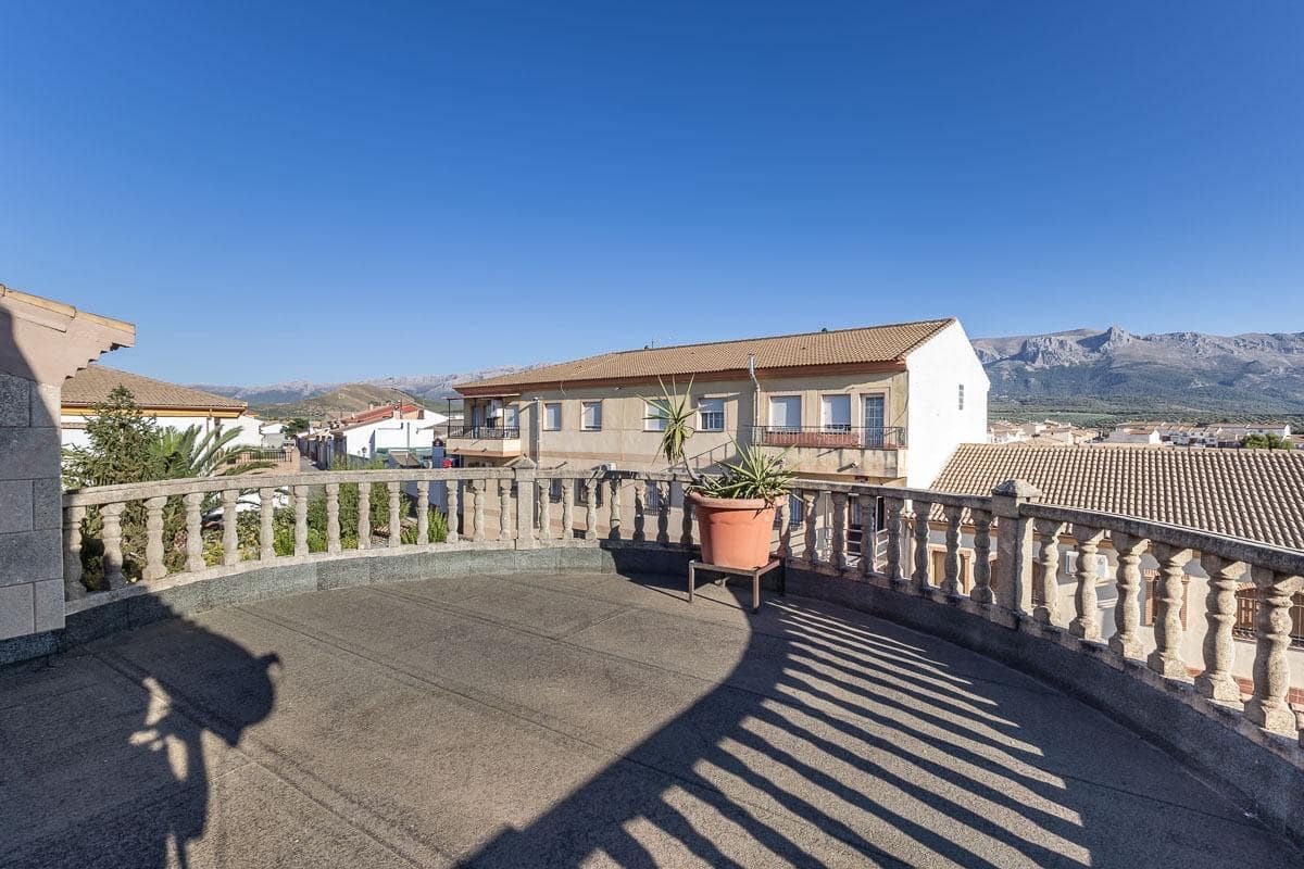 4 soveværelse Villa til salg i Iznalloz med swimmingpool garage - € 398.000 (Ref: 8536677)