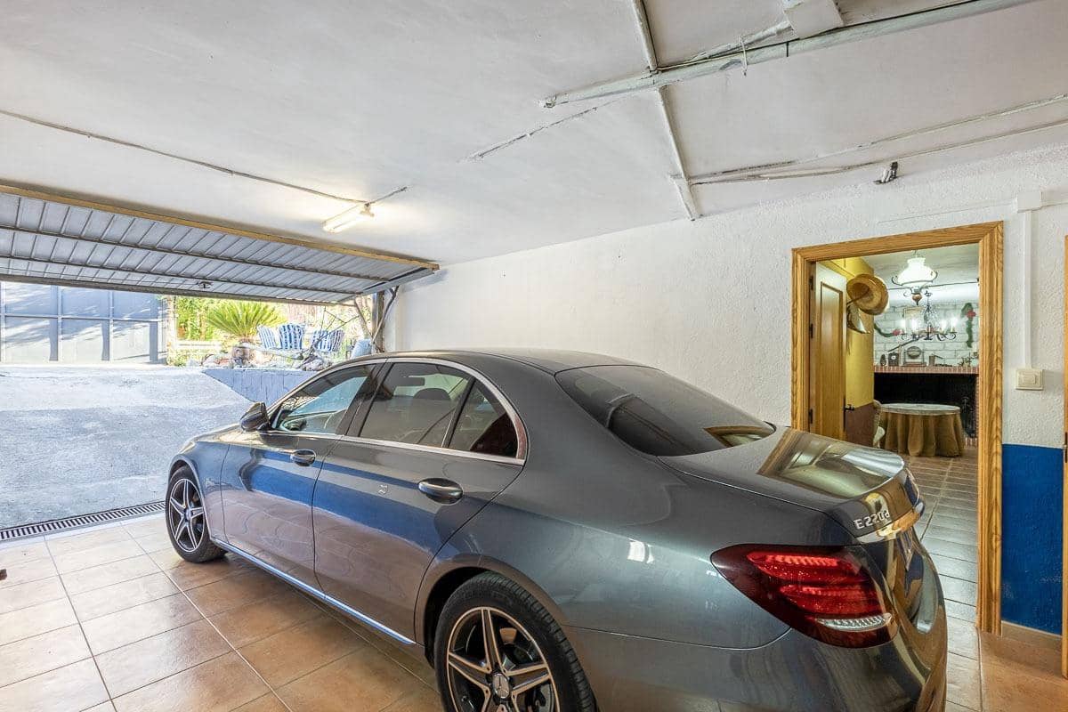 4 soveværelse Villa til salg i Iznalloz med swimmingpool garage - € 398.000 (Ref: 8536677)