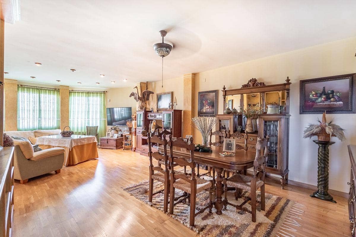 4 soveværelse Villa til salg i Iznalloz med swimmingpool garage - € 398.000 (Ref: 8536677)