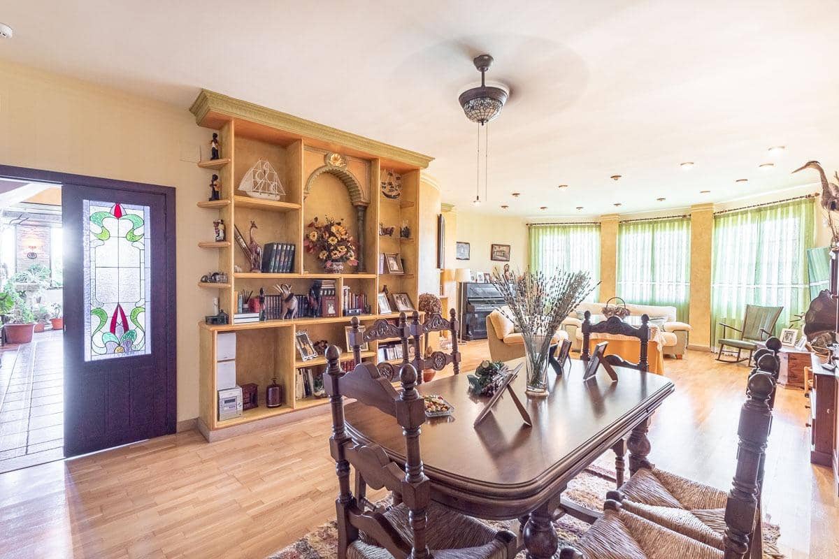 4 soveværelse Villa til salg i Iznalloz med swimmingpool garage - € 398.000 (Ref: 8536677)