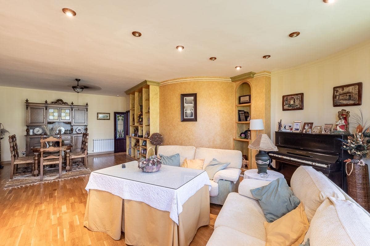 4 soveværelse Villa til salg i Iznalloz med swimmingpool garage - € 398.000 (Ref: 8536677)