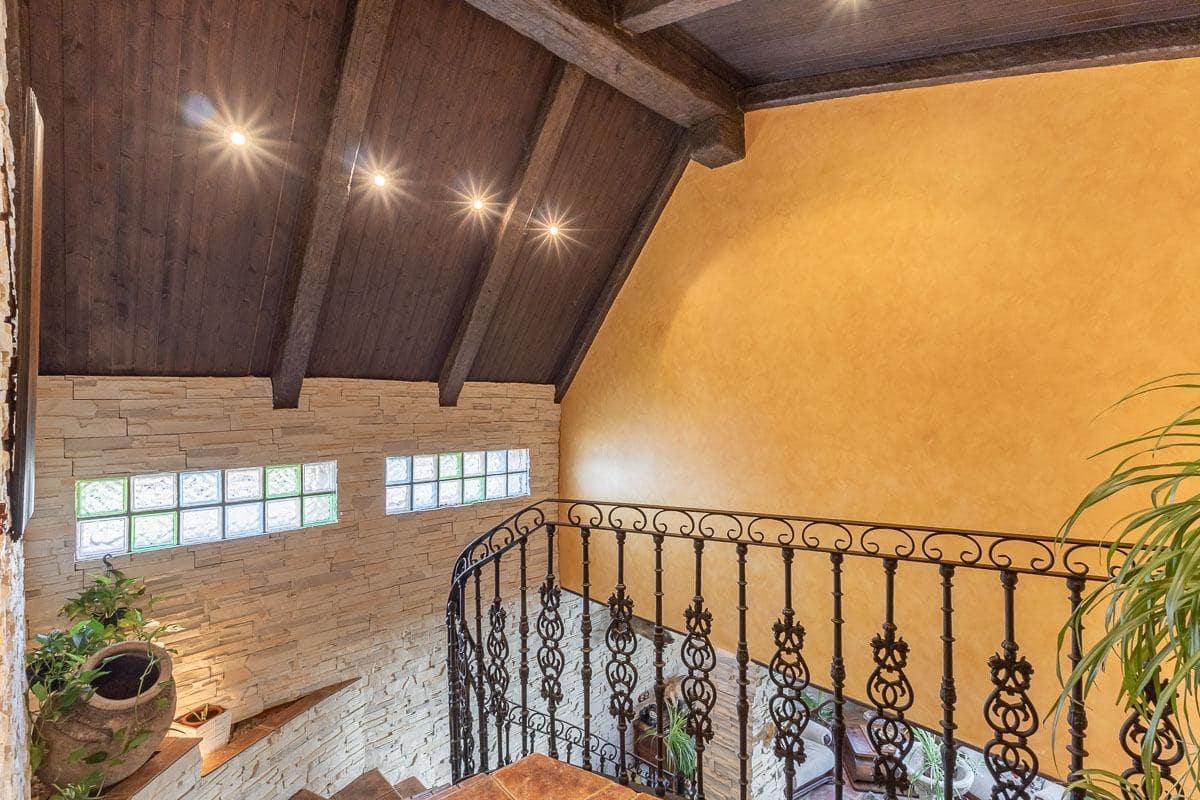 4 soveværelse Villa til salg i Iznalloz med swimmingpool garage - € 398.000 (Ref: 8536677)