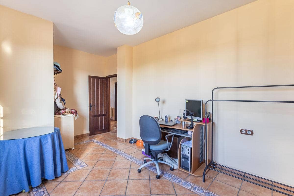 4 soveværelse Villa til salg i Iznalloz med swimmingpool garage - € 398.000 (Ref: 8536677)