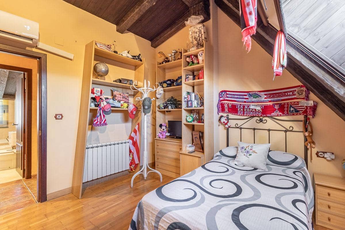 4 soveværelse Villa til salg i Iznalloz med swimmingpool garage - € 398.000 (Ref: 8536677)