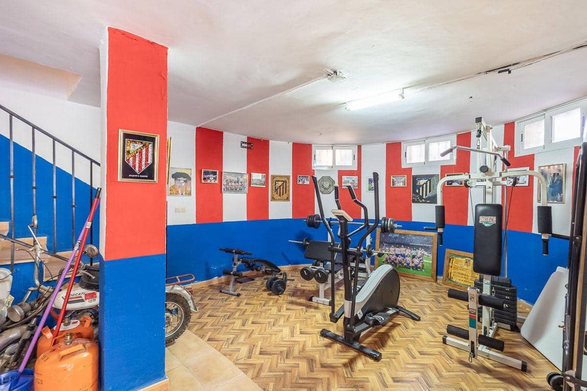 4 soveværelse Villa til salg i Iznalloz med swimmingpool garage - € 398.000 (Ref: 8536677)