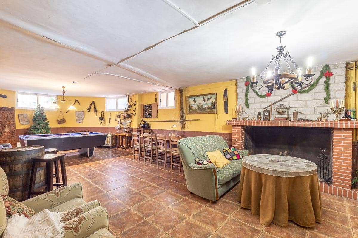 4 soveværelse Villa til salg i Iznalloz med swimmingpool garage - € 398.000 (Ref: 8536677)