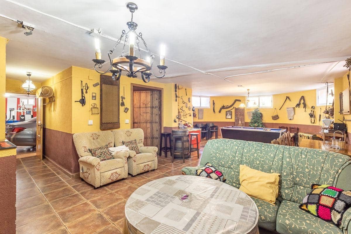 4 soveværelse Villa til salg i Iznalloz med swimmingpool garage - € 398.000 (Ref: 8536677)