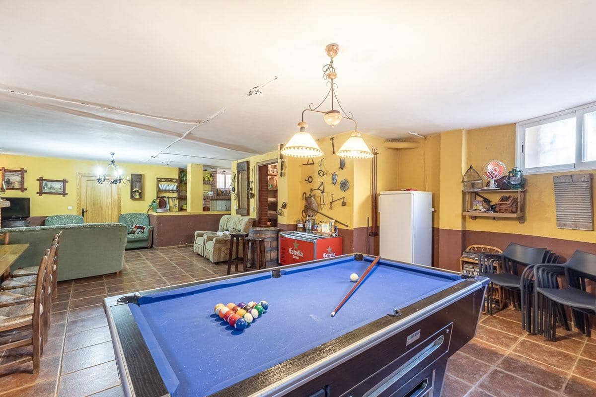 4 soveværelse Villa til salg i Iznalloz med swimmingpool garage - € 398.000 (Ref: 8536677)