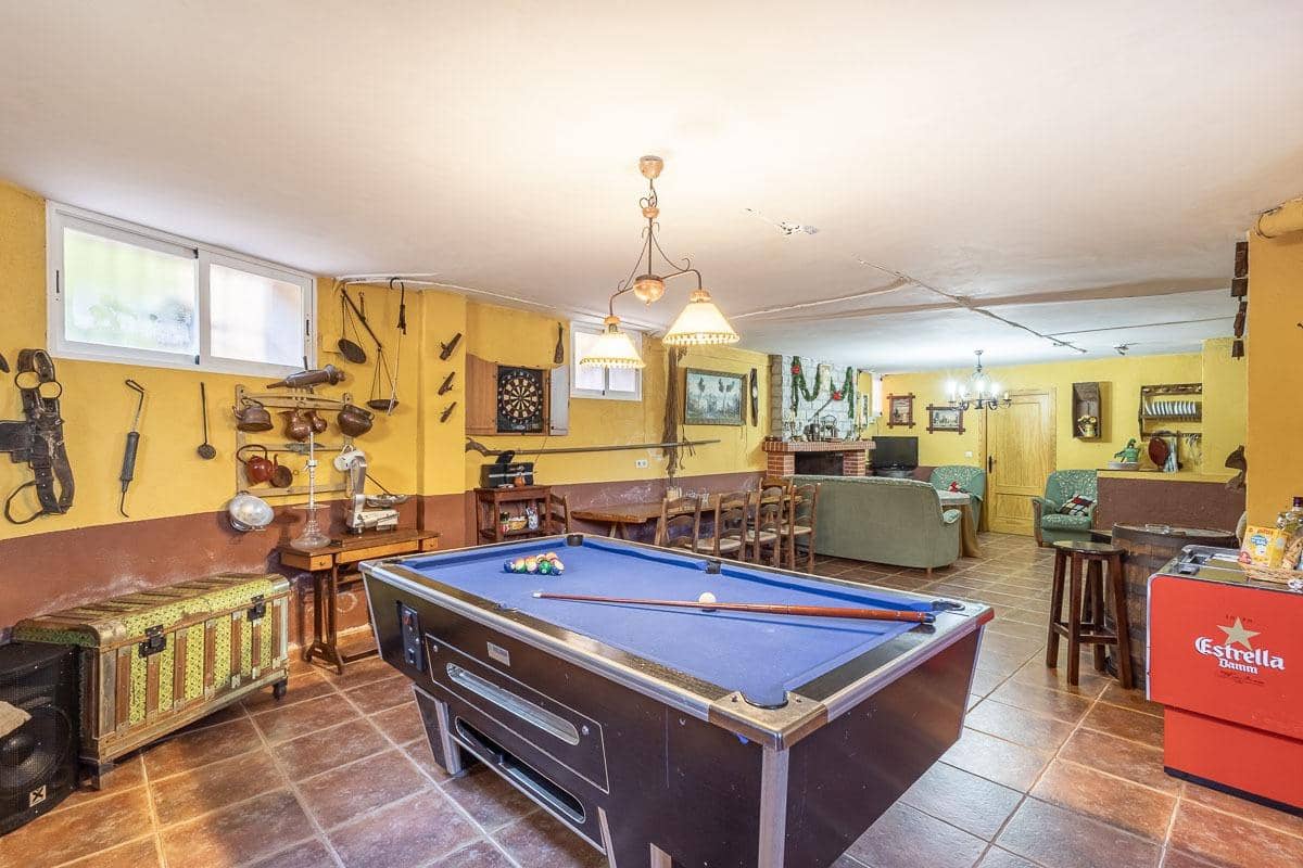 4 soveværelse Villa til salg i Iznalloz med swimmingpool garage - € 398.000 (Ref: 8536677)