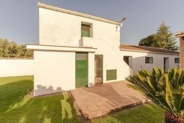 4 bedroom Villa for sale in Moraleda de Zafayona with pool garage - € 599,000 (Ref: 8574249)
