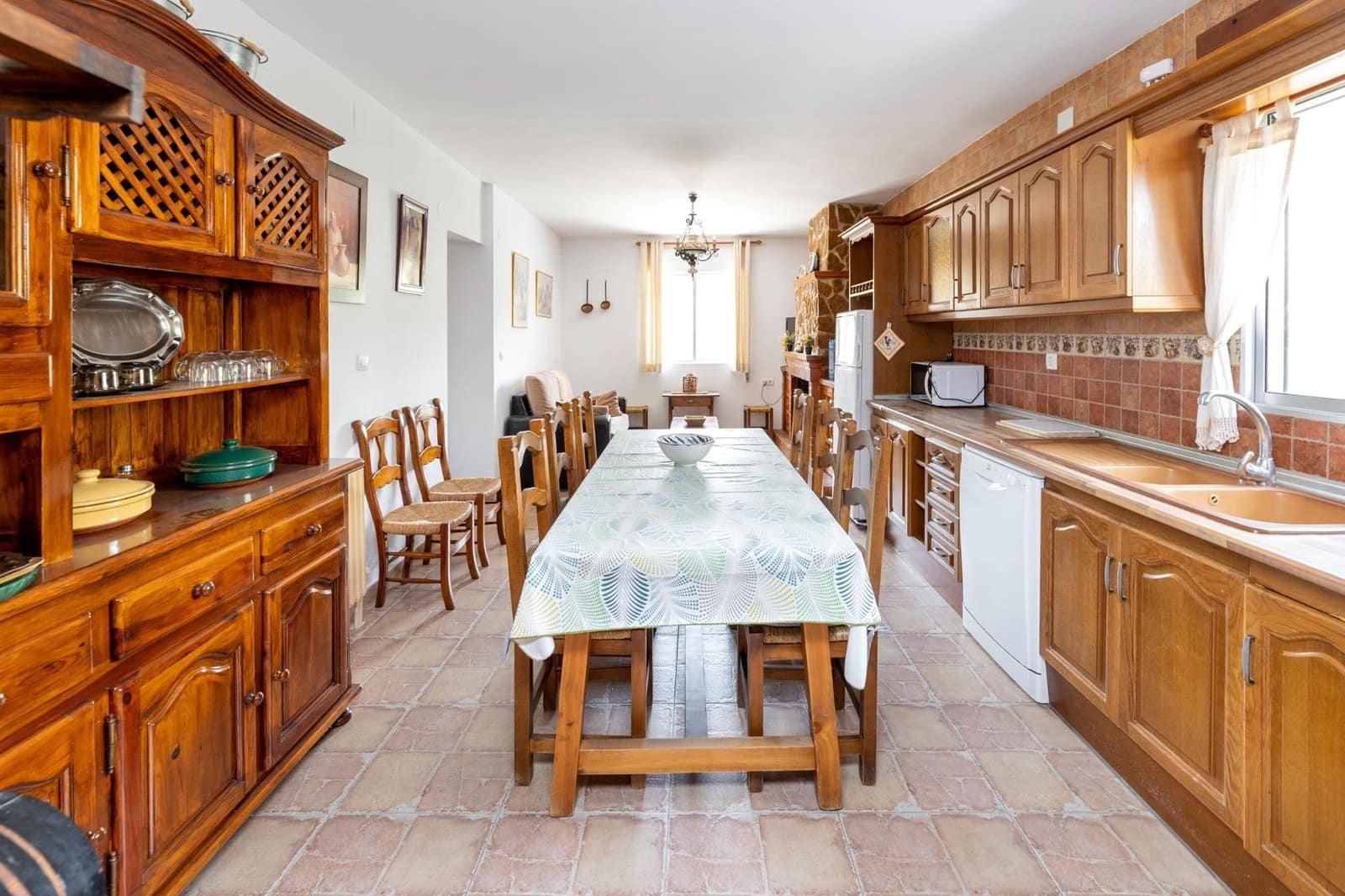 4 bedroom Villa for sale in Moraleda de Zafayona with pool garage - € 599,000 (Ref: 8574249)