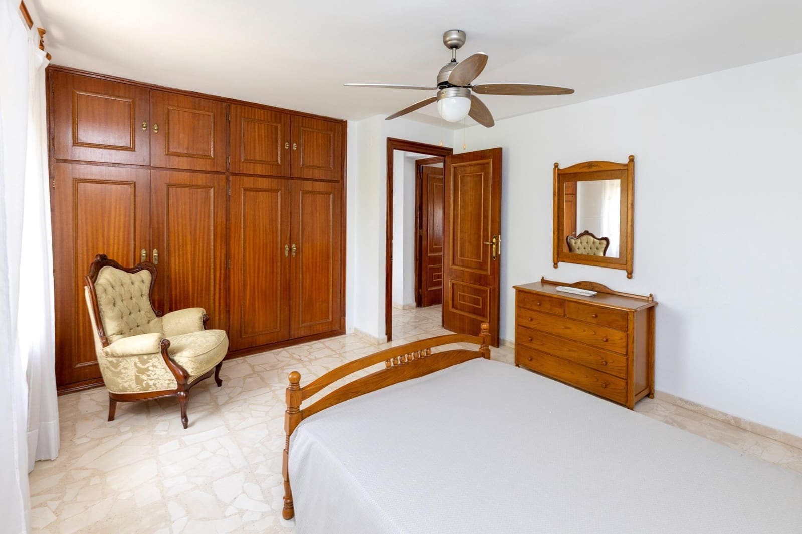 4 bedroom Villa for sale in Moraleda de Zafayona with pool garage - € 599,000 (Ref: 8574249)