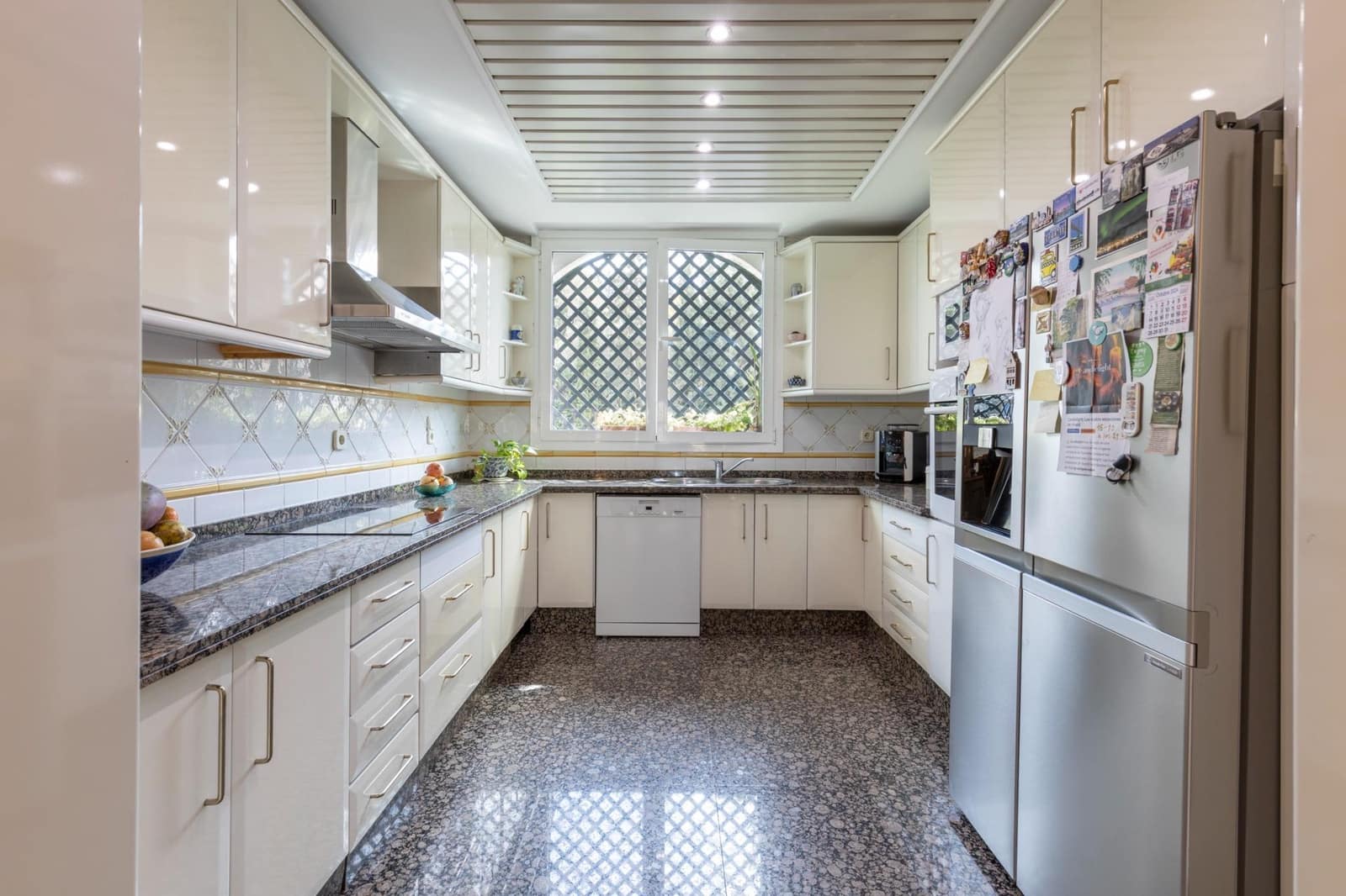 5 soveværelse Villa til salg i Granada by med swimmingpool garage - € 890.000 (Ref: 8588358)