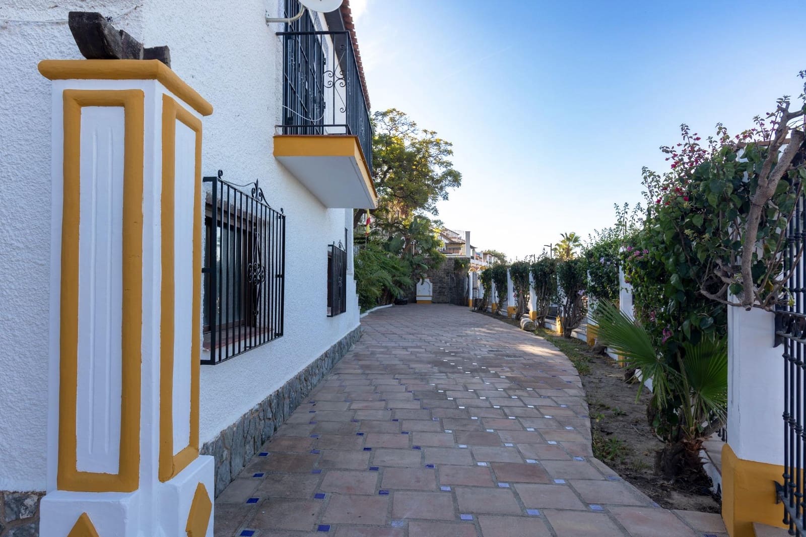 8 bedroom Villa for sale in Almunecar with pool garage - € 1,250,000 (Ref: 8595056)