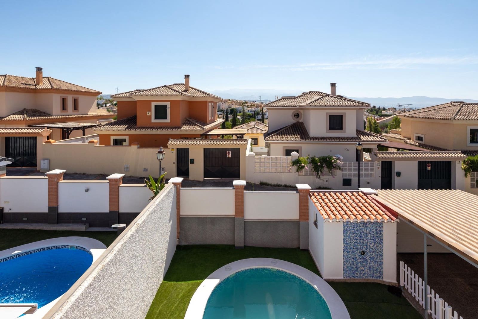 4 bedroom Terraced Villa for sale in Albolote with pool garage - € 435,000 (Ref: 8599703)