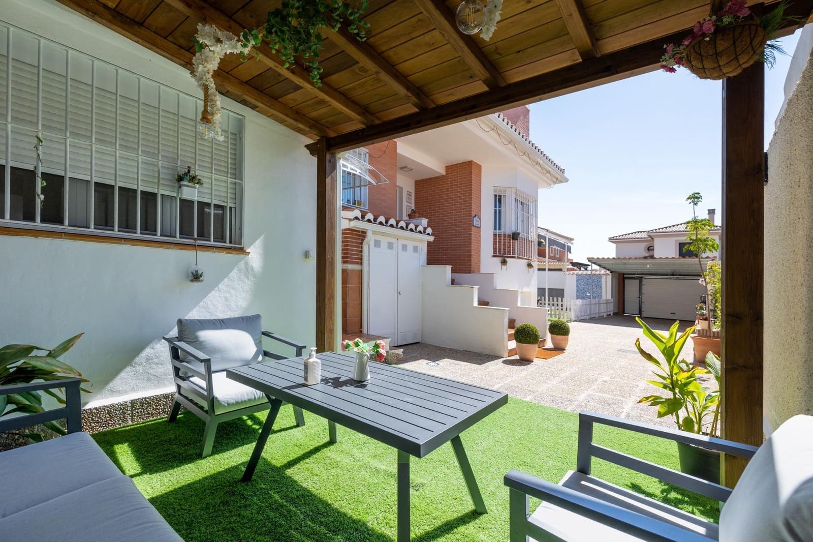 4 bedroom Terraced Villa for sale in Albolote with pool garage - € 435,000 (Ref: 8599703)