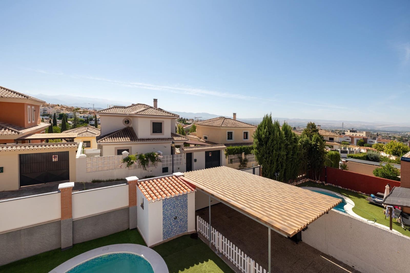 4 bedroom Terraced Villa for sale in Albolote with pool garage - € 435,000 (Ref: 8599703)