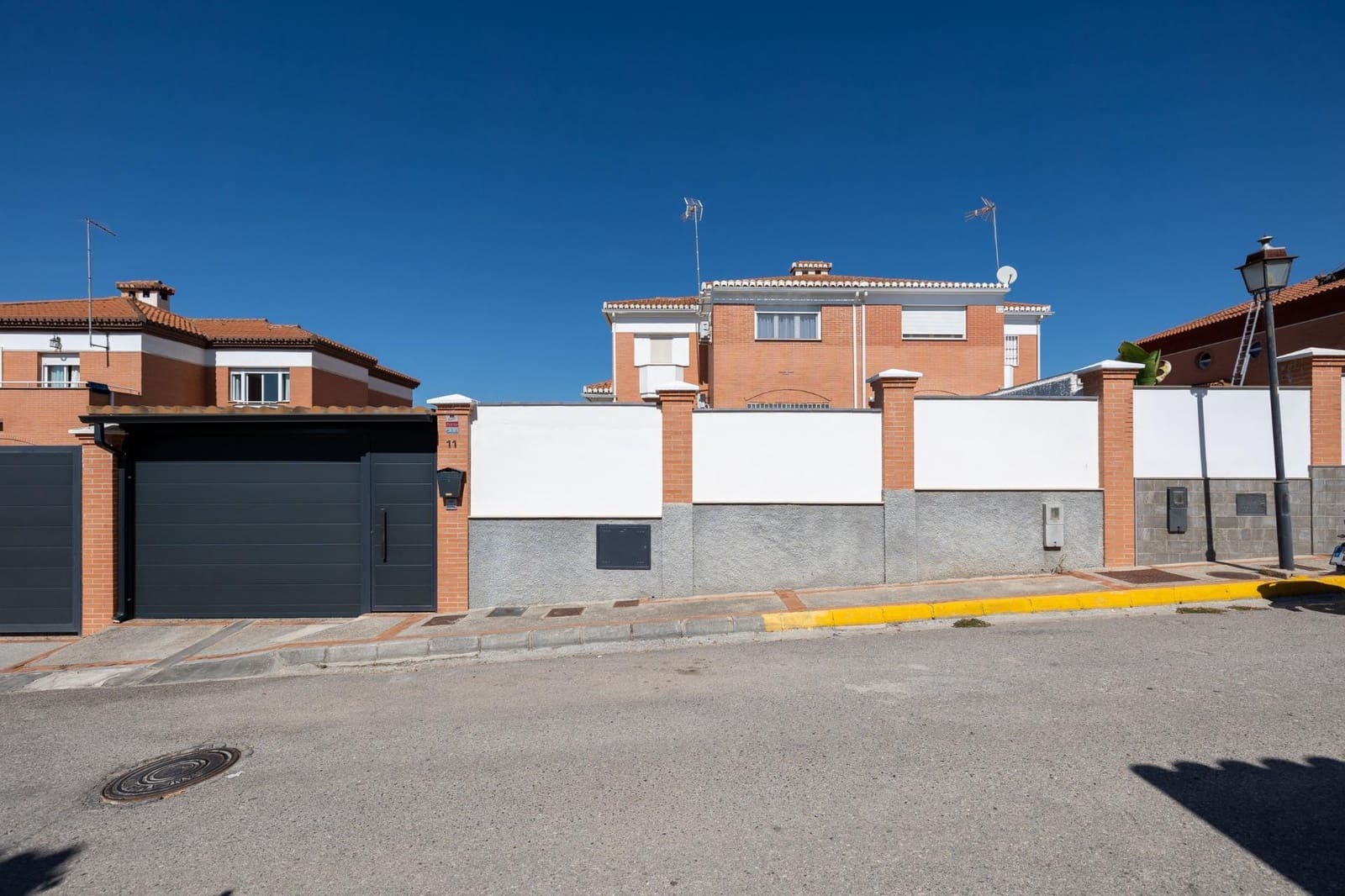 4 bedroom Terraced Villa for sale in Albolote with pool garage - € 435,000 (Ref: 8599703)