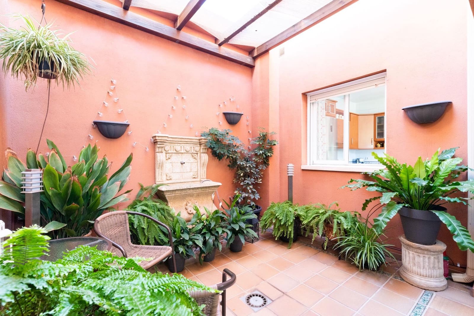 4 bedroom Villa for sale in Granada city with garage - € 319,900 (Ref: 8630287)