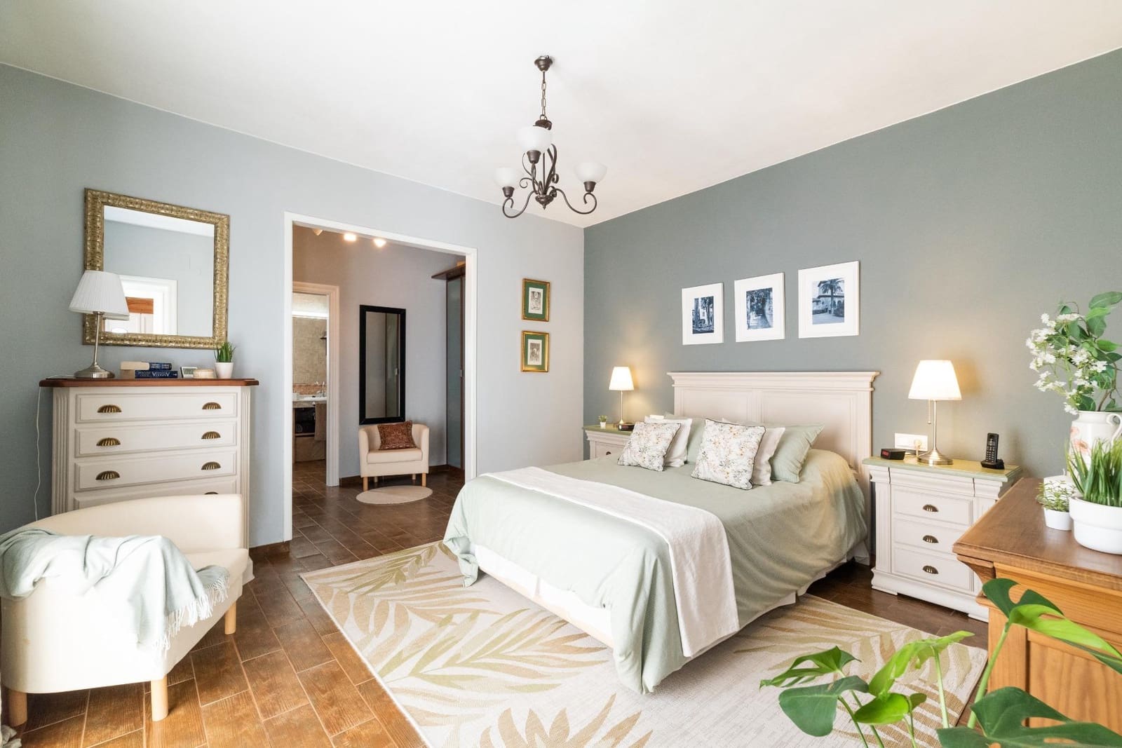 4 bedroom Villa for sale in Granada city with garage - € 319,900 (Ref: 8630287)