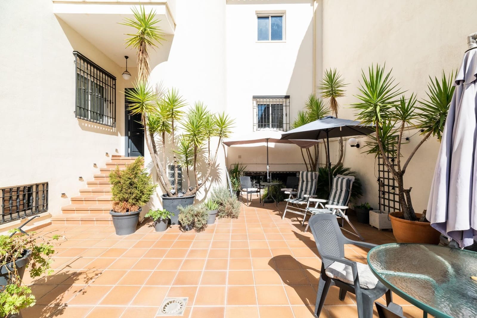 4 bedroom Villa for sale in Granada city with garage - € 319,900 (Ref: 8630287)