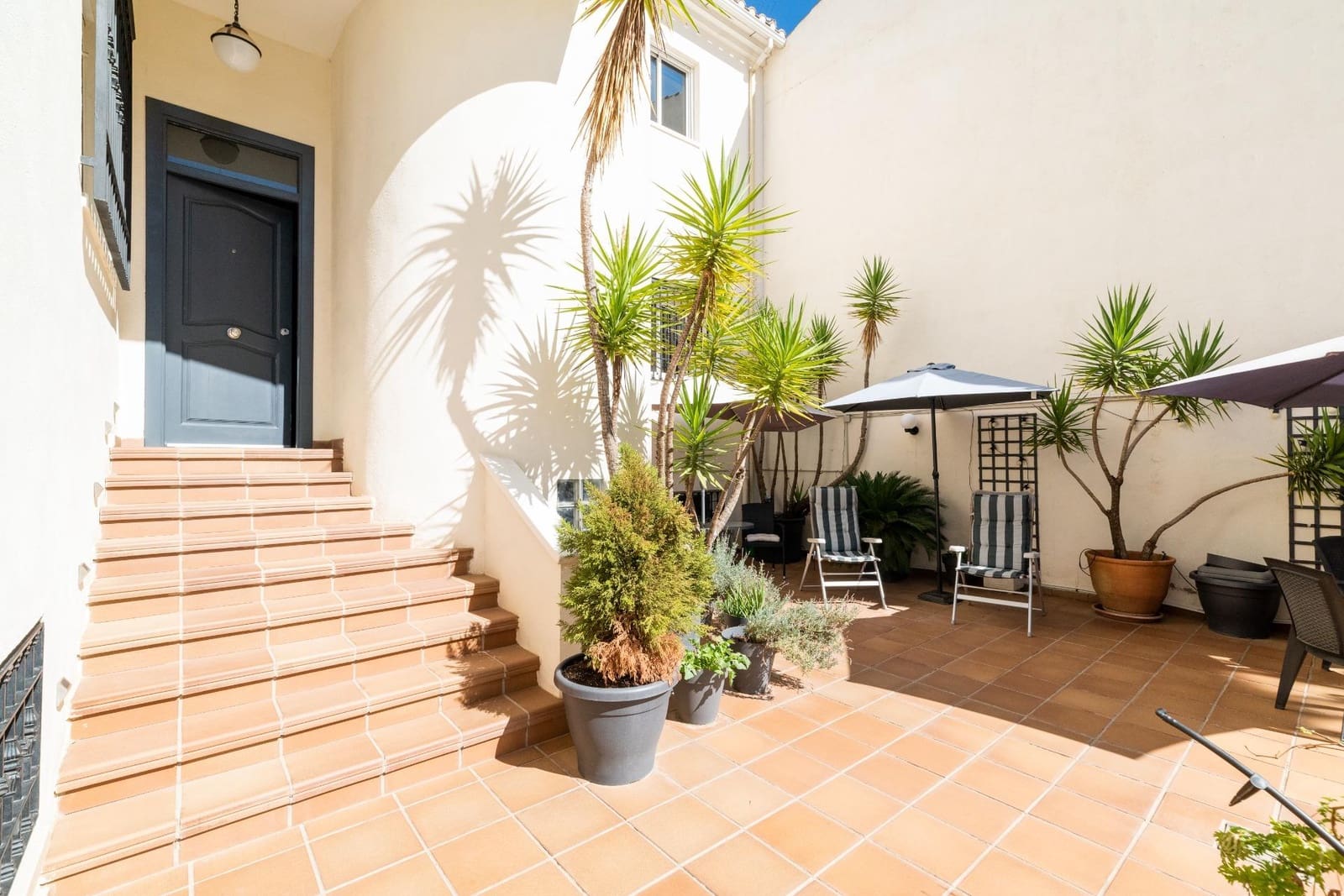 4 bedroom Villa for sale in Granada city with garage - € 319,900 (Ref: 8630287)