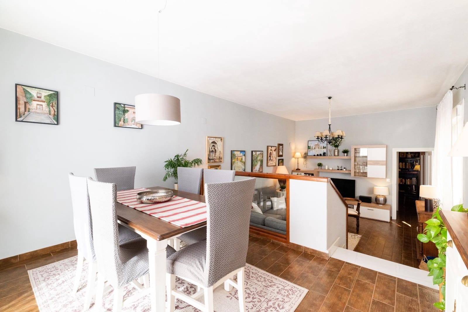 4 bedroom Villa for sale in Granada city with garage - € 319,900 (Ref: 8630287)