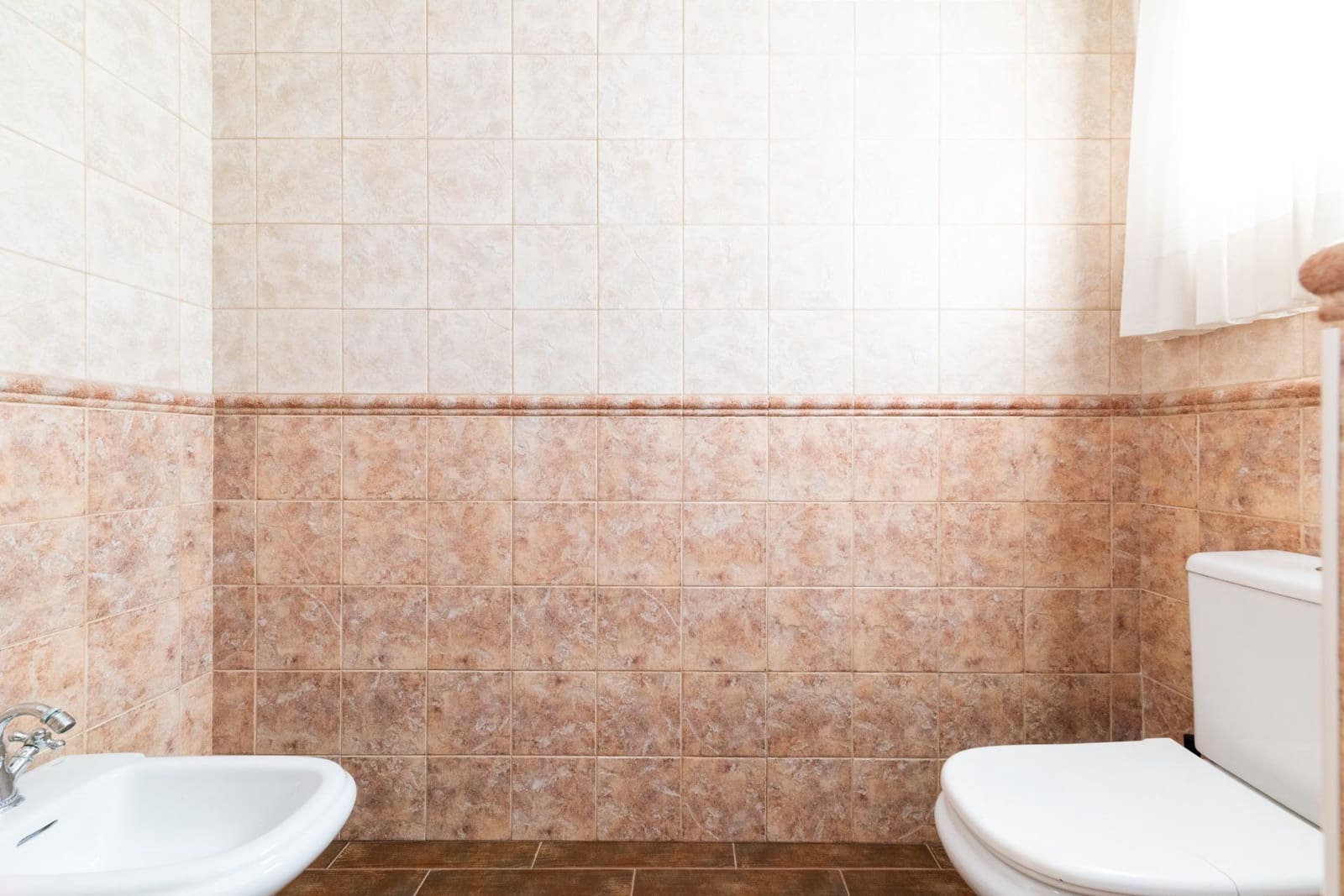 4 bedroom Villa for sale in Granada city with garage - € 319,900 (Ref: 8630287)