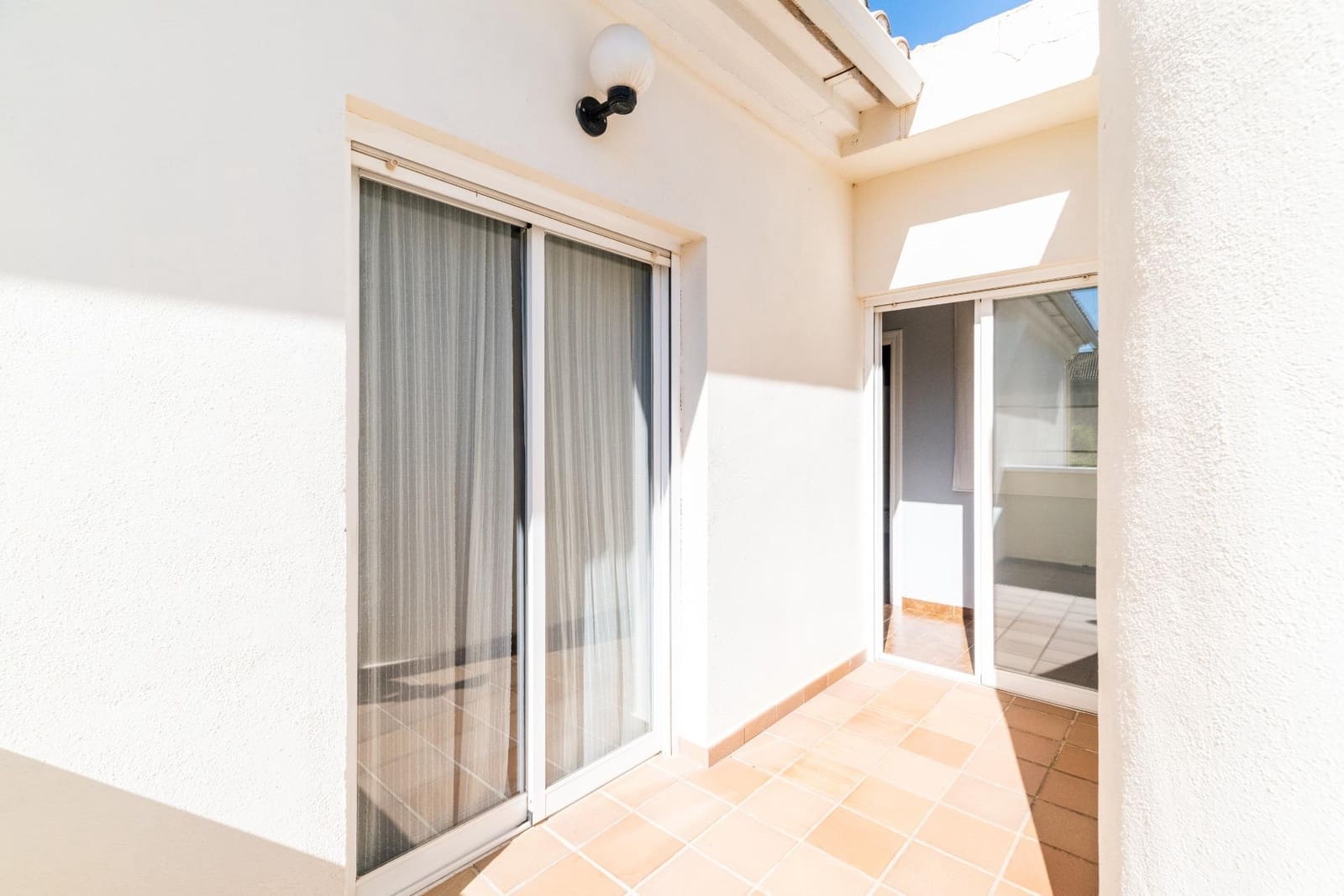 4 bedroom Villa for sale in Granada city with garage - € 319,900 (Ref: 8630287)