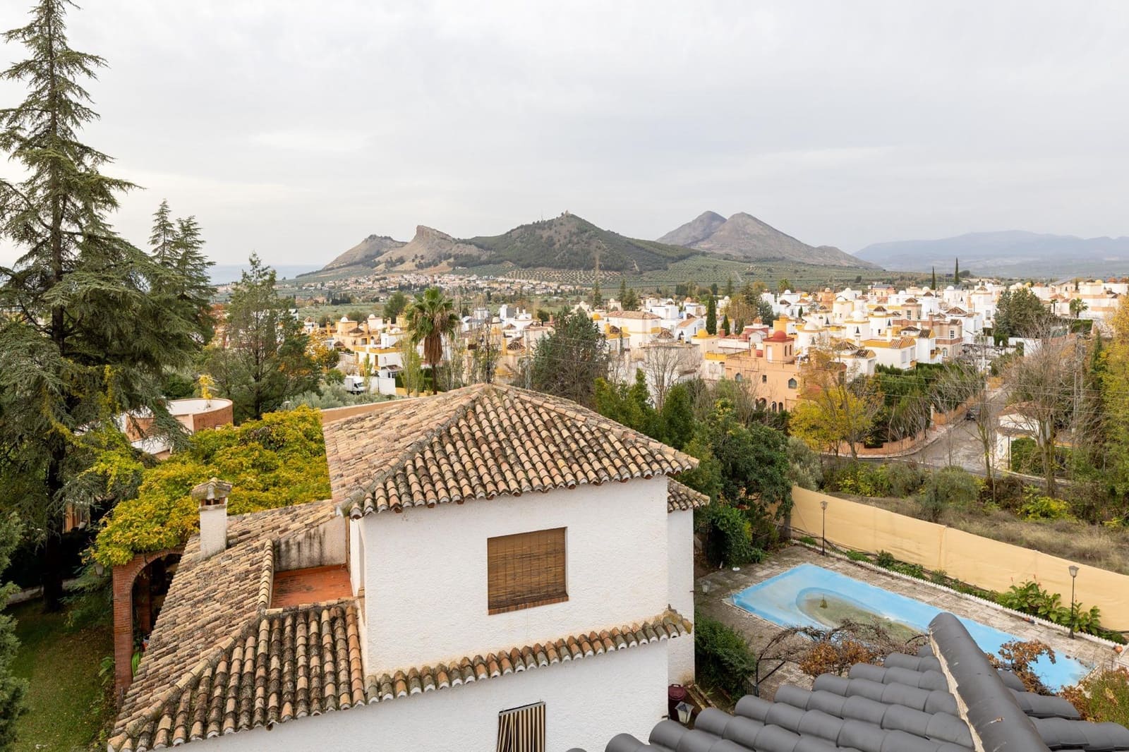 Chalet de 8 habitaciones en Albolote en venta con piscina garaje - 990.000 € (Ref: 8656368)