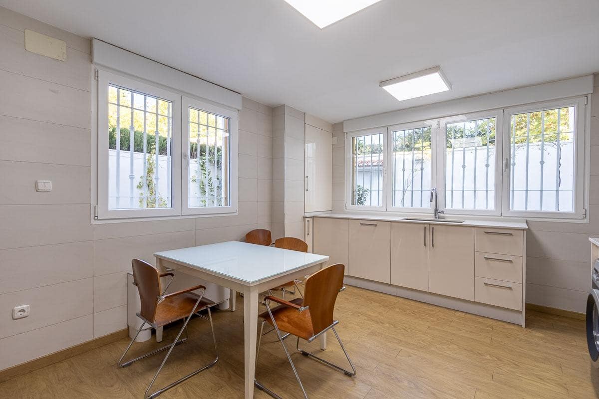 4 soveværelse Villa til salg i Granada by med swimmingpool garage - € 1.100.000 (Ref: 8656369)