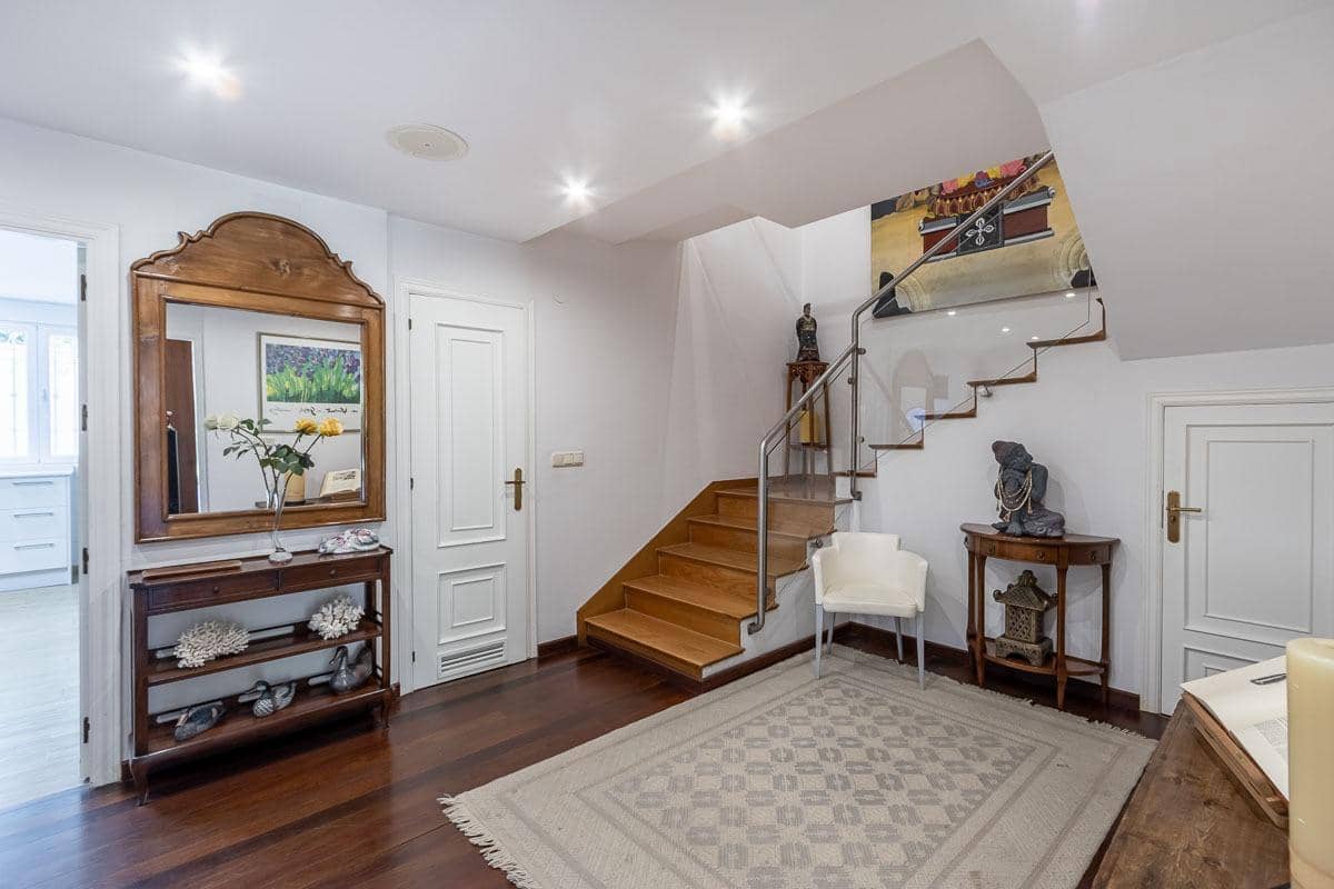 4 soveværelse Villa til salg i Granada by med swimmingpool garage - € 1.100.000 (Ref: 8656369)